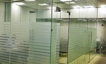 Стеклянные перегородки для офиса купить в Краснодаре