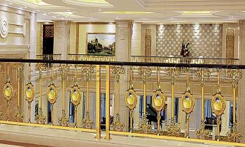 Латунные перила под золото в Краснодаре. Готовые проекты ПерилаГлавСнаб