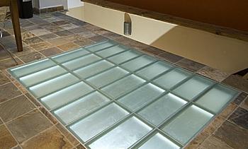 Стеклянный пол в квартиру с подсветкой в Краснодаре. Готовые проекты ПерилаГлавСнаб