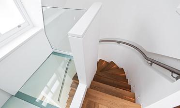 Стеклянный потолок в двухъярусной квартире купить в Краснодаре