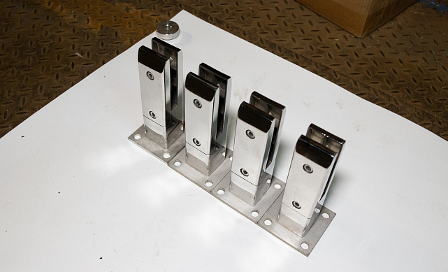 Стеклодержатель литой напольный, плоский 50х50х190 мм, для стекла 10-12 мм, полированный AISI 304, уценка k275-2-У 2