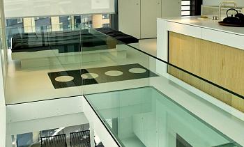Стеклянные полы на кухне в Краснодаре. Готовые проекты ПерилаГлавСнаб
