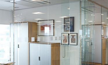 Стеклянные перегородки премиум для офиса купить в Краснодаре