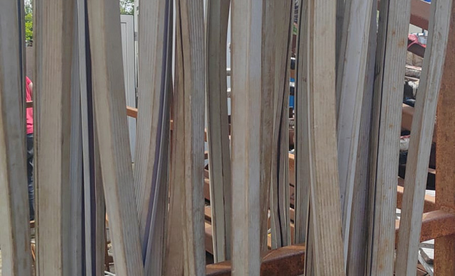 Уплотнитель в поручень с пазом 27х30 для стекла 8+8мм, EPDM (палки по 3м) СЕРЫЙ сорт 2 УЦЕНКА Фk307-G-с2 2