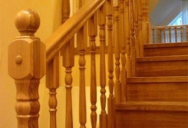 Деревянные лестницы купить в Краснодаре