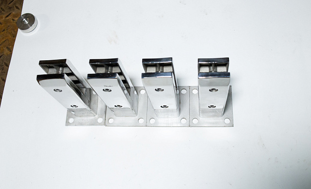 Стеклодержатель литой напольный, плоский 50х50х190 мм, для стекла 10-12 мм, полированный AISI 304, уценка k275-2-У 9