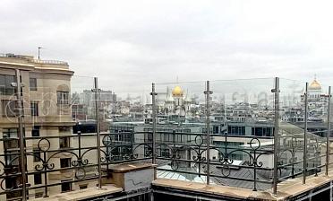Ветрозащитное ограждение на стойках из нержавейки купить в Краснодаре